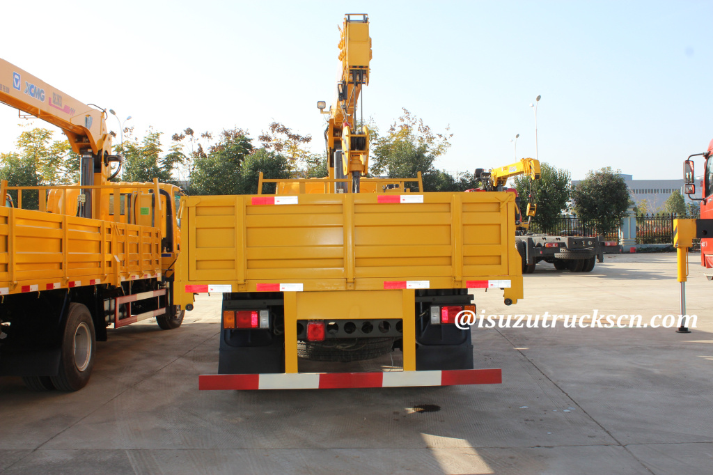 ELF Telescopic boom crane, ISUZU Telescoping boom crane, 700P Lorry truck crane
