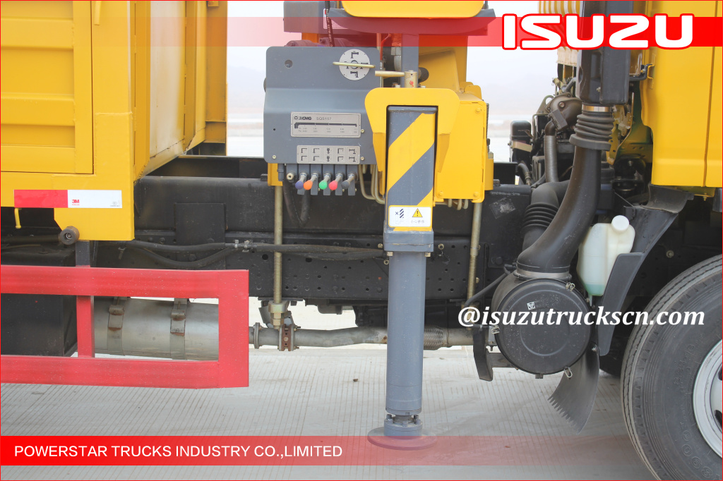 ELF Telescopic boom crane, ISUZU Telescoping boom crane, 700P Lorry truck crane