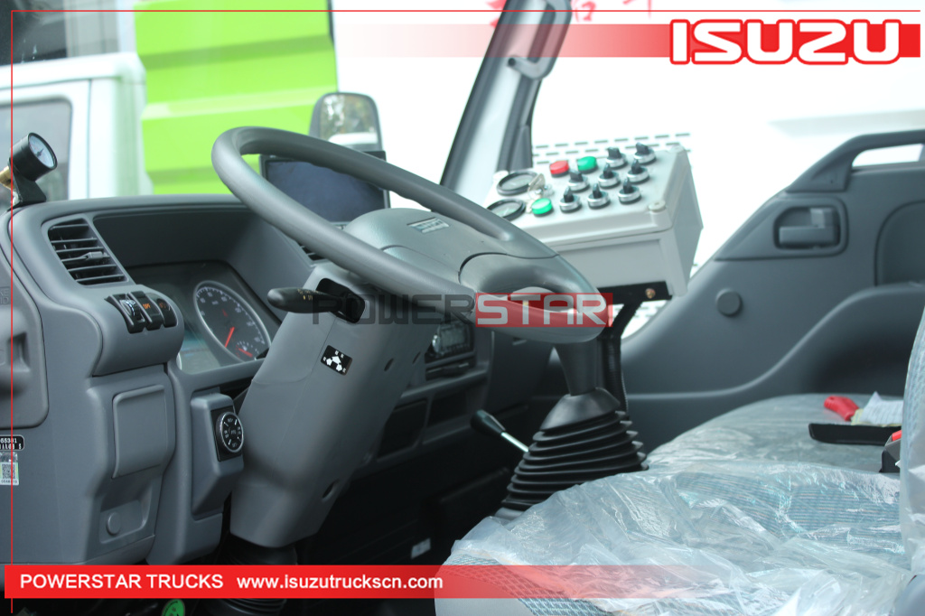 ISUZU ELF Vacuuming Sweeper Strong Suction Road Vacuum Cleaner Road Cleaning Vehicle