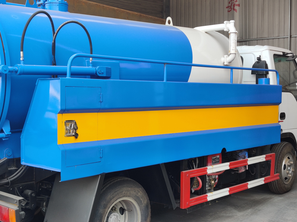 Japan Joint sewer dredging vehicle Isuzu