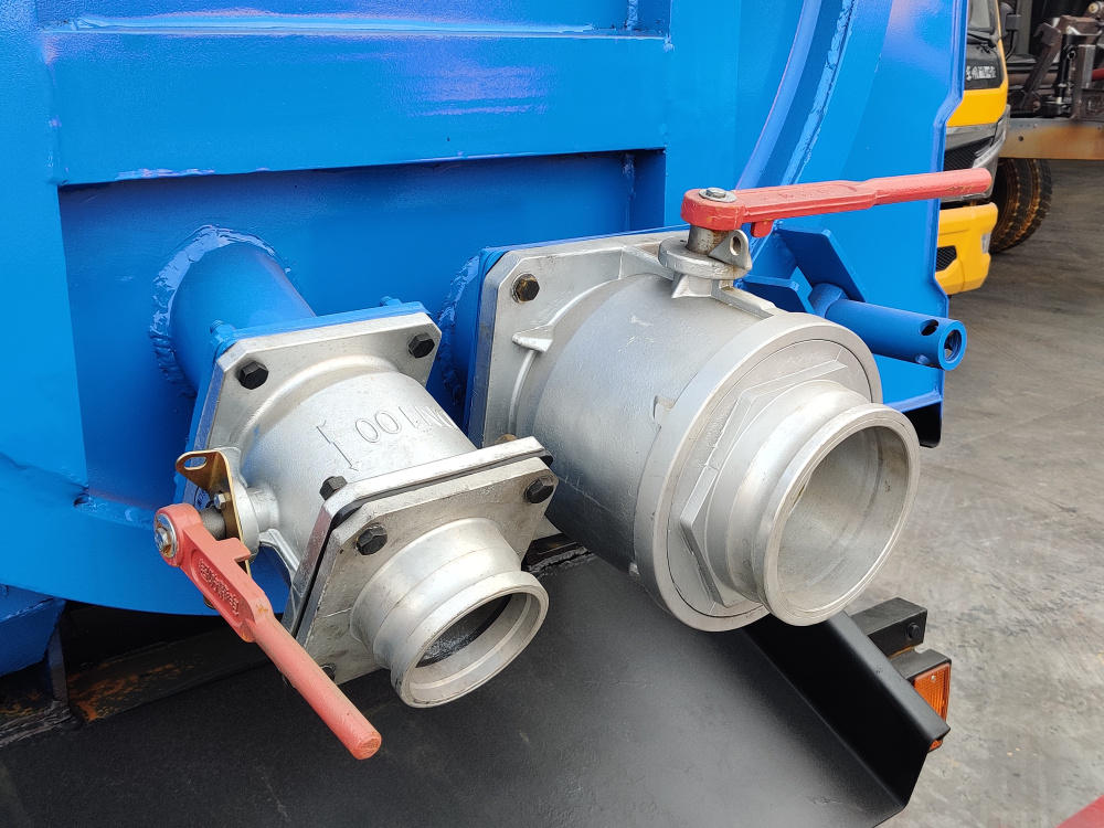 Japan Joint sewer dredging vehicle Isuzu