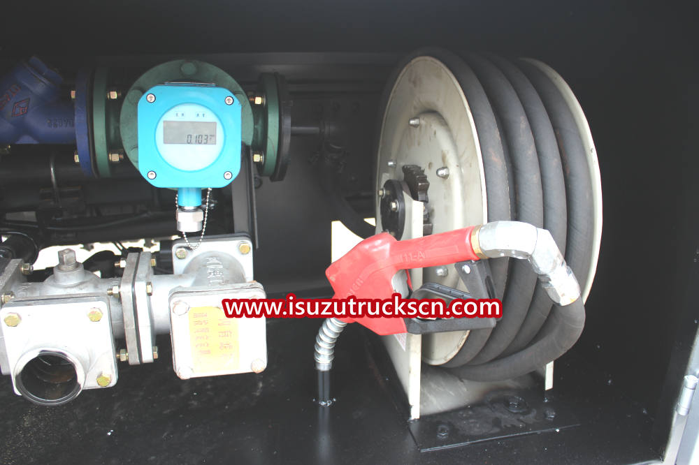 Isuzu off road refueling truck with printer