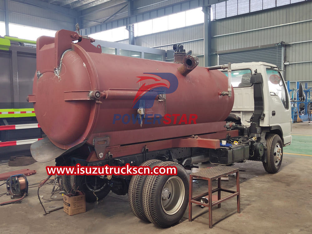 Isuzu septic tank vacuum truck