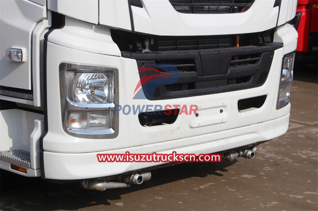 Isuzu Giga street washing water tank truck 