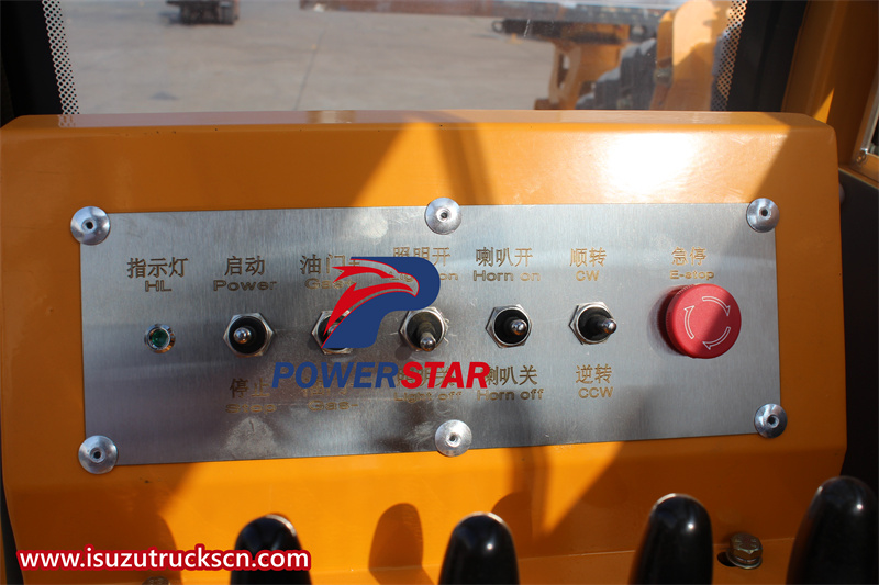 Isuzu elf bucket truck