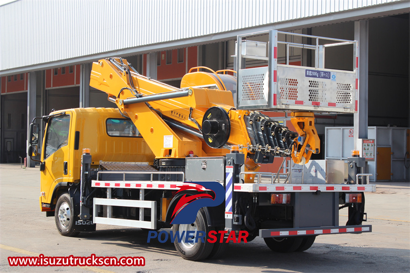 Isuzu KV100 bucket truck