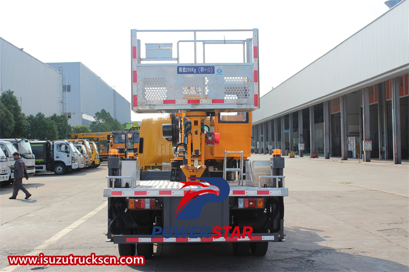 Isuzu KV100 bucket truck
