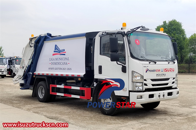  Isuzu 700P rear loader compactor truck