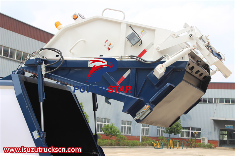 Isuzu 700P rear loading compactor truck 