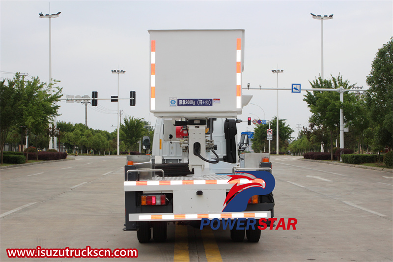 Isuzu 100P telescopic platform truck