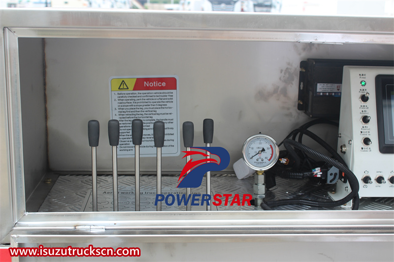 Isuzu 100P 20m aerial working vehicle joystick