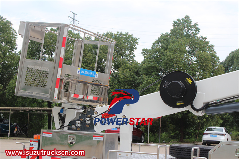 Isuzu 100P 20m aerial platform truck winch