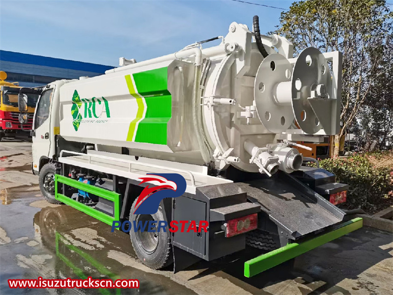 Isuzu GIGA 4x2 combined sewage jetting truck