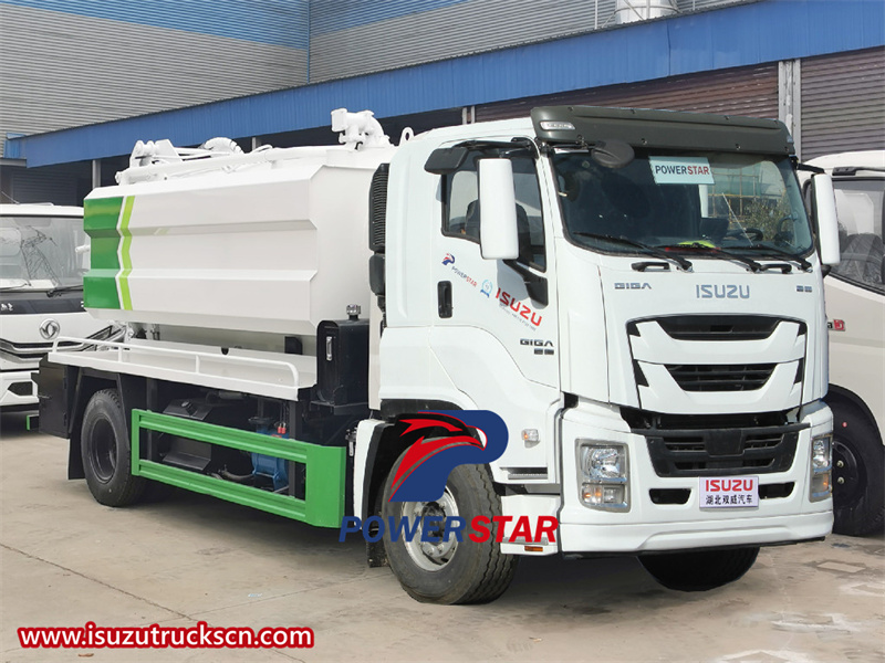 Isuzu GIGA vacuum truck with Jet Cleaner