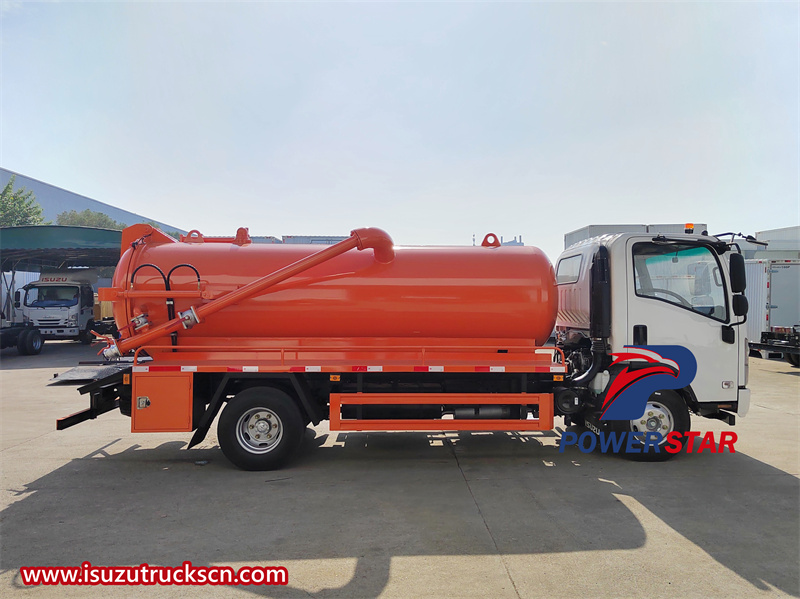 Isuzu KV600 vacuum pump tanker truck