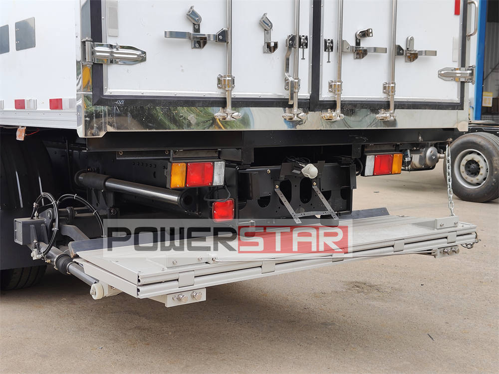 Isuzu giga VC61 refrigerated freezer truck
