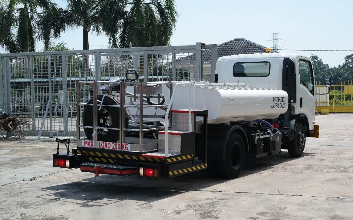brand new New Isuzu aircraft portable water service truck
