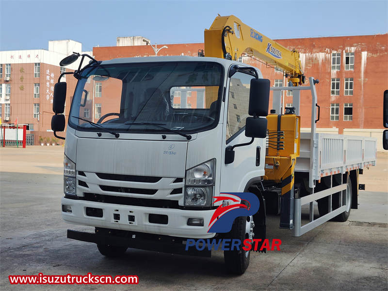 Isuzu 3.2 ton hydraulic crane truck