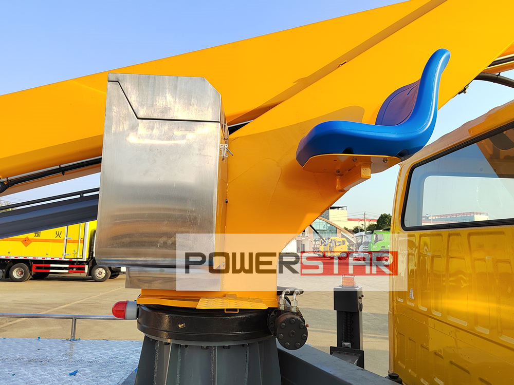 Isuzu telescopic platform truck
