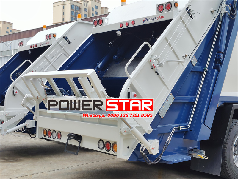 Flip mechanism, sewage tank, manual operating lever